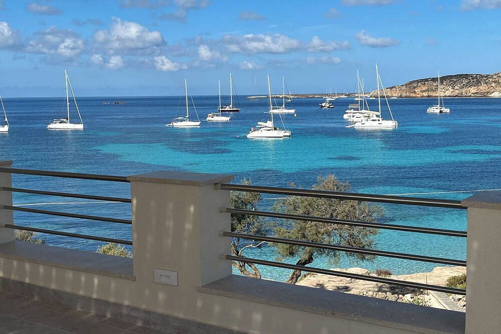 Ganze Wohnung, Queen-Deluxe-Doppelzimmer_01 in Favignana Stadt, Favignana