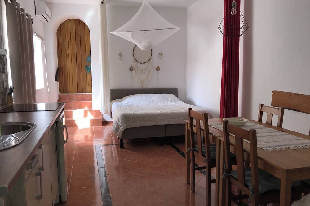 Casa vacanza a Oeste a partire da 75€ a notte