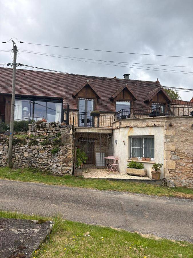 Location de vacances pour 5 personnes, avec Balcon ainsi que Terrasse et Vue à Carennac - 2