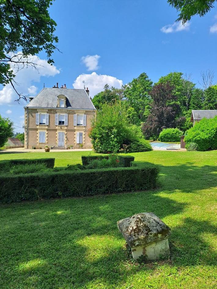 Location de vacances pour 4 personnes, avec piscine et jardin dans Saint-Amand-Montrond - 2