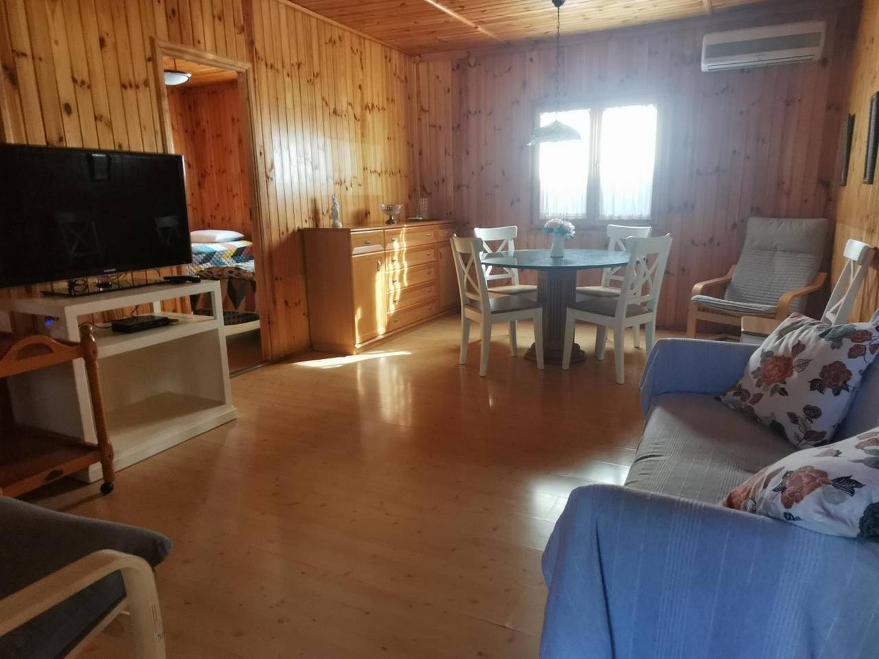 Ganze Wohnung, Apartment 'Bungalow Cerca De La Playa' mit Gemeinschaftspool, Wlan und Klimaanlage in Vélez-Málaga, Costa del Sol