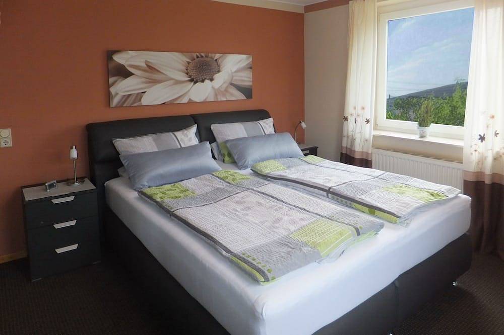 Apartamento inteiro, 5 star holiday apartment “Am Mönkeberg” in the Weserbergland in Emmerthal, Weser Hills