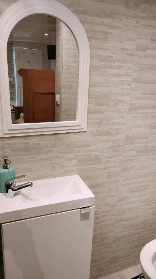 King Room with Spa Bath in Amblainville, Oise