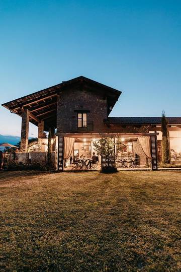 Cottage pour 5 personnes, avec jardin et sauna ainsi que vue et piscine, animaux acceptés à Villanova Mondovì