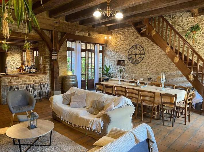 Gîte pour 14 personnes, avec jardin ainsi que piscine et terrasse, animaux acceptés à Busserolles - 4