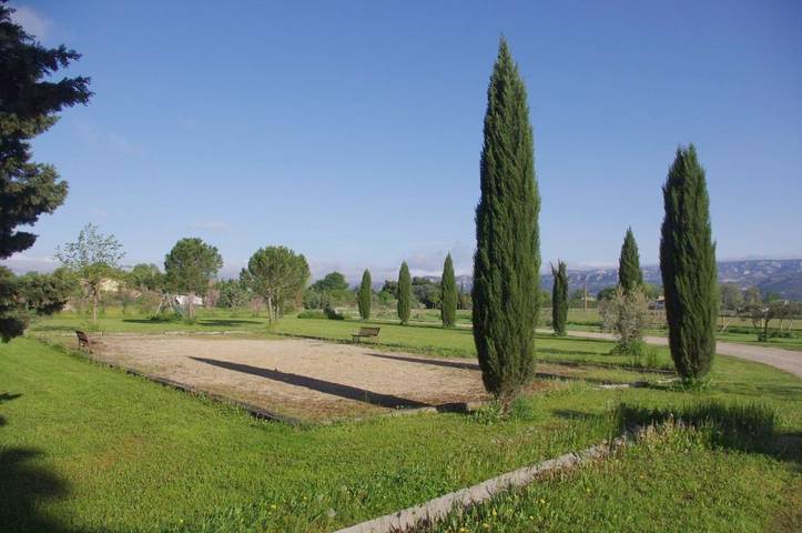 Location de vacances pour 3 personnes, avec piscine ainsi que vue et jardin à Mallemort - 2