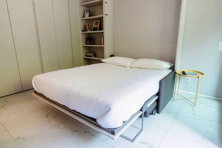 Apartamento entero, Studio with balcony near the center of Locarno (Yellow Studio 12) in Locarno, Alpes Ticineses y del Verbano