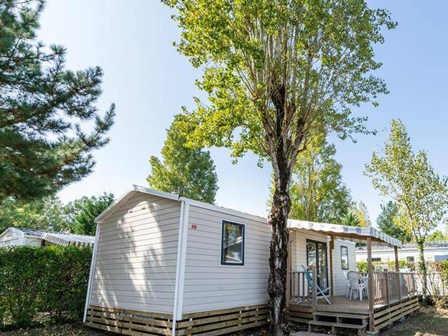 Camping Le Bois Soleil - Mobilhome 8 personnes - Mobil-home Sable 40m² (4 chambres) + Tv + Terrasse couverte (+ de 8 ans) 8 pers in Olonne-sur-Mer, Les Sables-d'Olonne