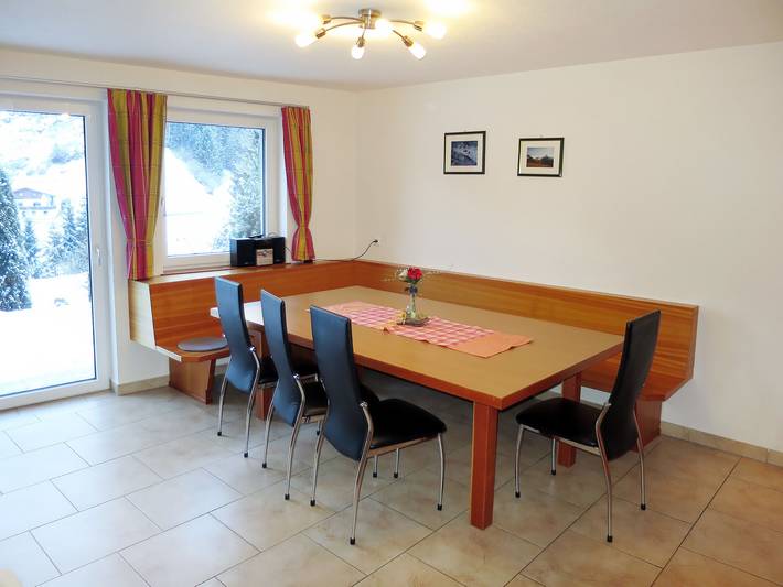 Ferienwohnung für 12 Personen, mit Balkon und Ausblick sowie Garten in See - 2