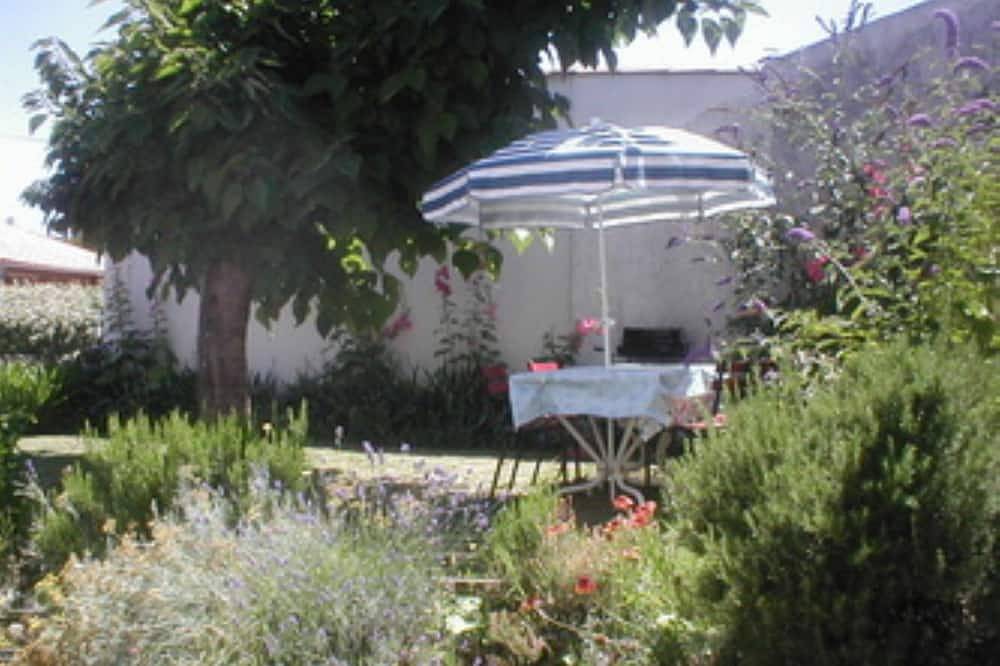 Joli bungalow à pied des plages, restaurants, boutiques, marché. Jardin familial Wifi in Meschers-sur-Gironde, Région de Rochefort