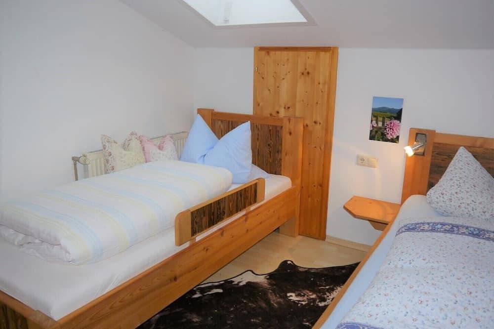Ganze Wohnung, Ferienwohnung Feichteck mit 2 separaten Schlafzimmern, Wohnküche, Balkon in Samerberg, Bayerische Alpen