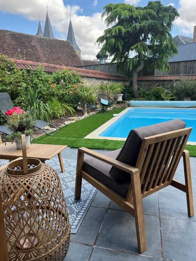 Gîte pour 2 personnes, avec piscine ainsi que jardin et sauna à Levroux