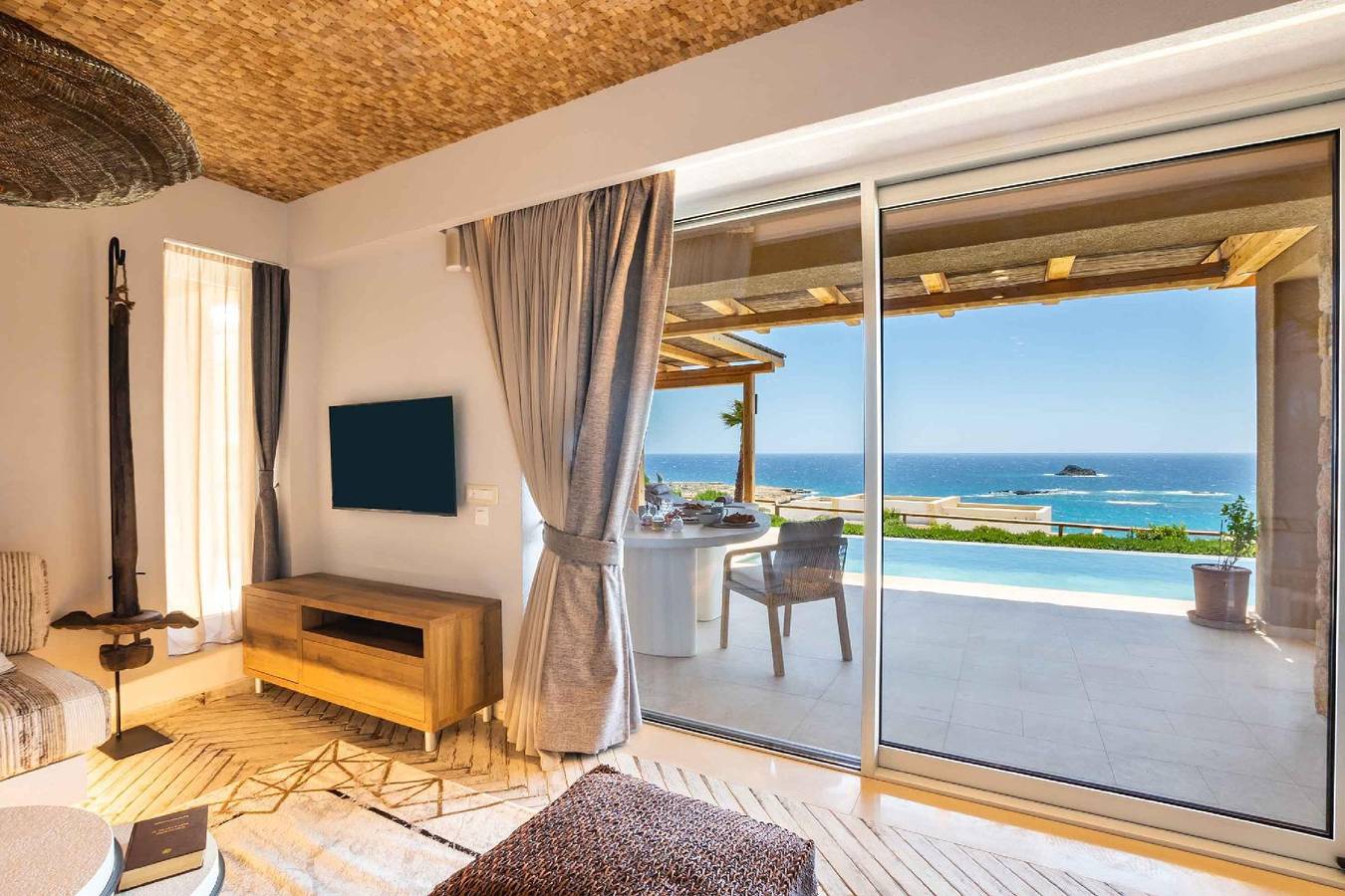 Ganze Ferienwohnung, Vala Luxury Villa A - Privater Pool, 200m zum Strand in Karpathos