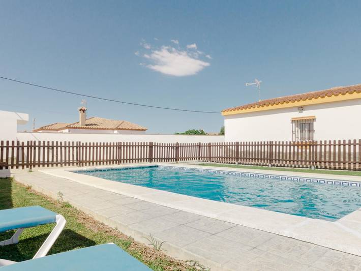 Chalet für 6 Personen, mit Balkon/Terrasse und Garten sowie Pool in Conil de la Frontera