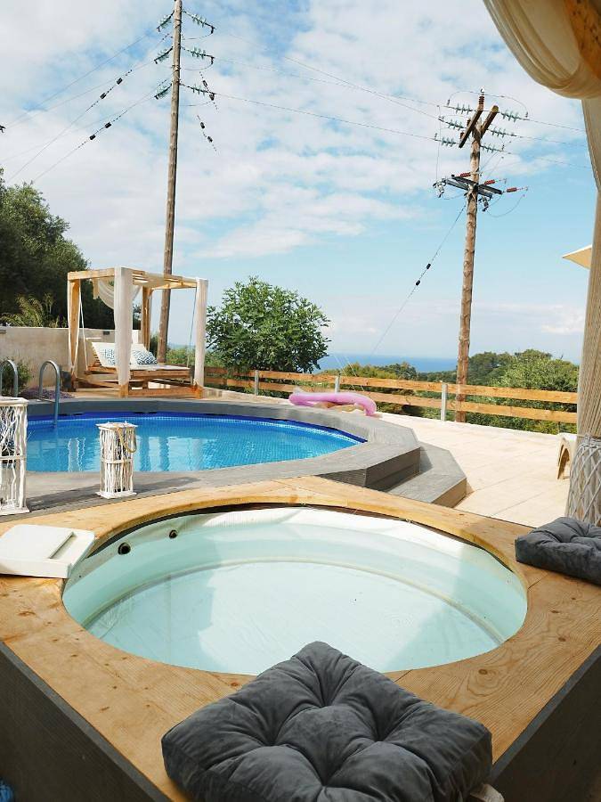 Vakantiehuis voor 4 personen, with uitzicht and tuin as well as zwembad, met huisdier op Zakynthos