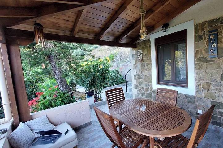 Gîte pour 4 personnes, avec Jacuzzi ainsi que Terrasse et Jardin