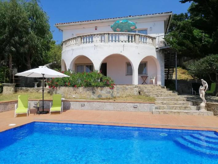 Ferienhaus für 6 Personen, mit Terrasse und Garten sowie Pool