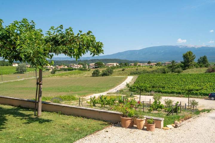 Location de vacances pour 2 personnes, avec jardin ainsi que vue et piscine à Blauvac - 4