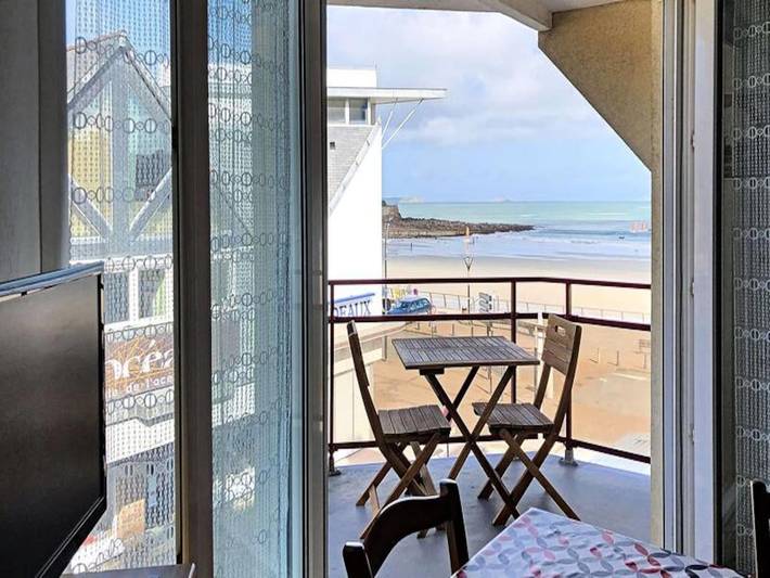 Gîte pour 4 personnes, avec balcon, adapté aux familles dans Casino de Perros-Guirec