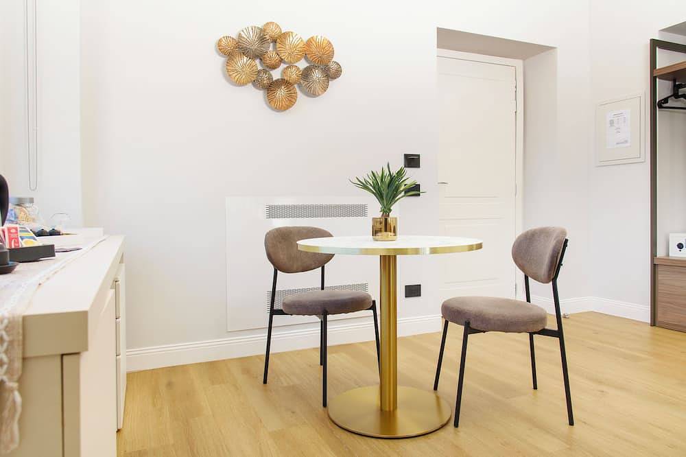 Entire apartment, Vesuvius Palace Aparthotel - Apollo Suite in Ercolano, Vesuvio National Park