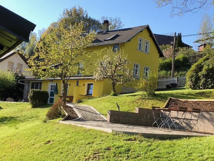 Ferienhaus für 3 Personen, mit Whirlpool und Terrasse sowie Garten und Sauna in Bad Elster