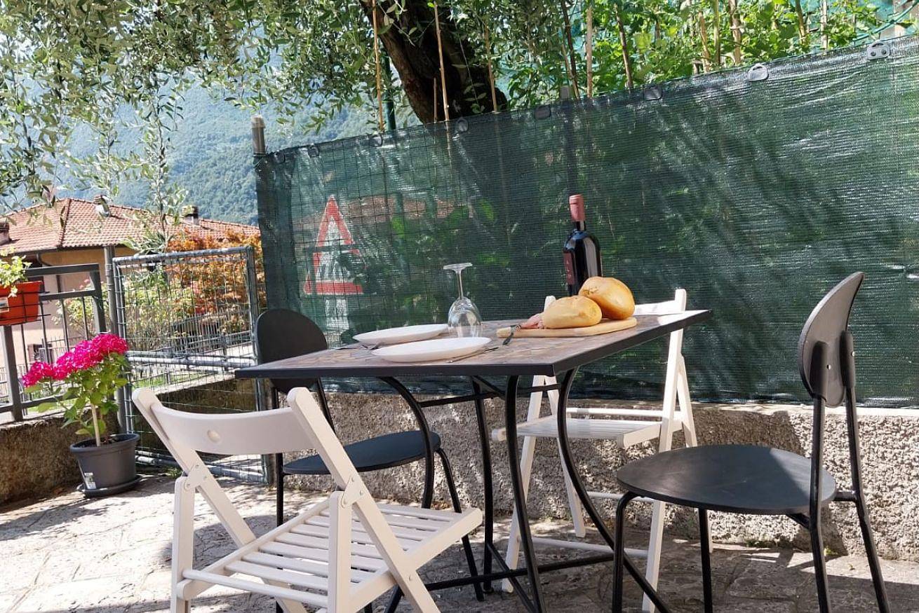 Ganze Wohnung, Ferienwohnung für 2 Personen mit Seeblick in Riva di Solto, Gemeinde Riva di Solto
