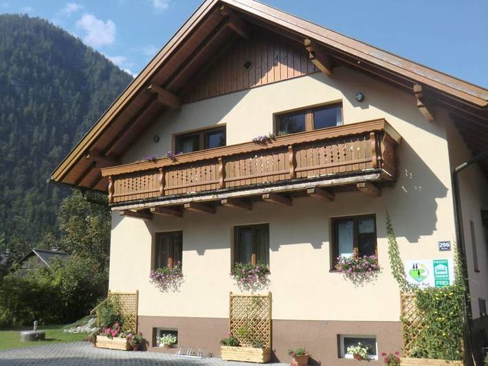 B&B für 3 Personen, mit Balkon und Garten sowie Ausblick in Obertraun