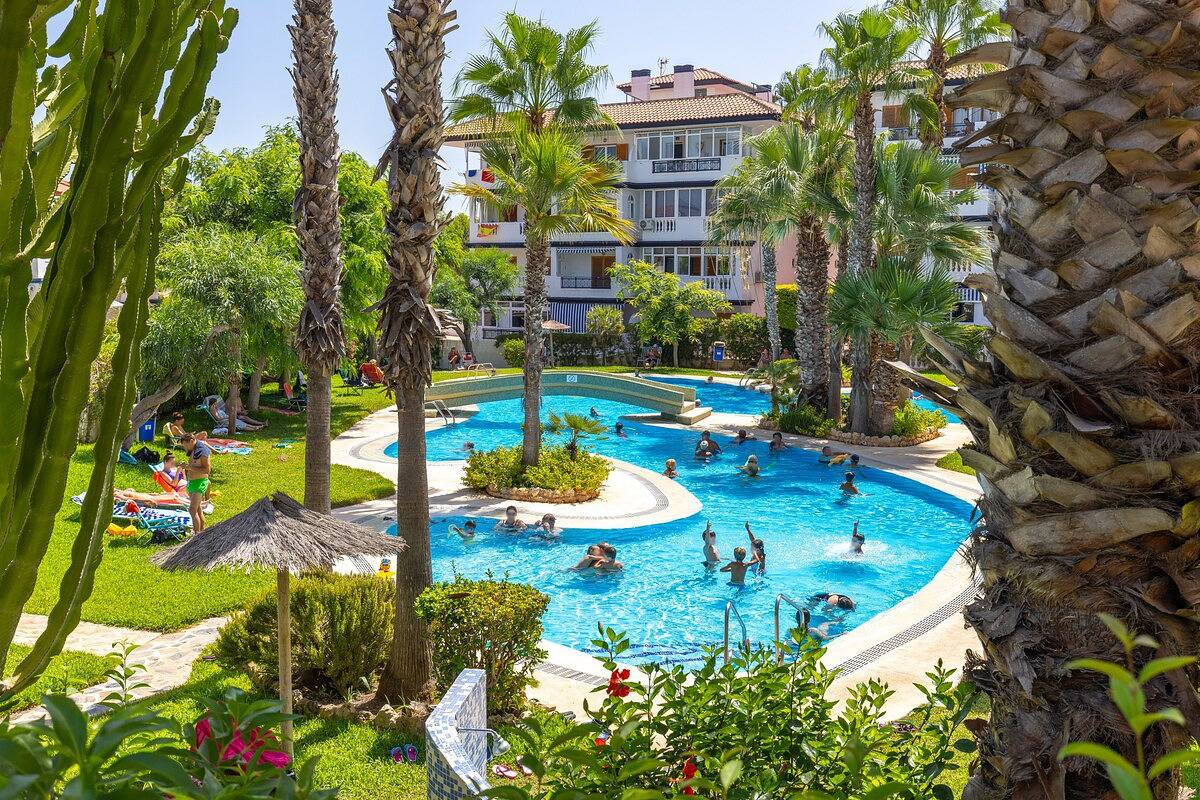 Apartamento entero, Apartamento de vacaciones para 4 personas con piscina in Torrevieja, Costa Blanca