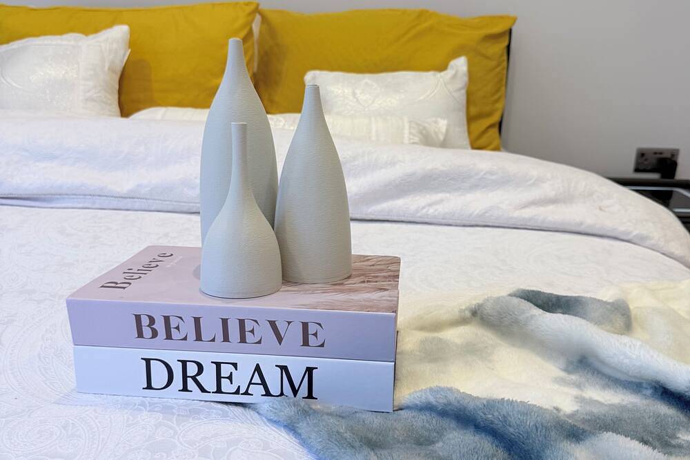 Apartamento entero, Modern Margate Retreat with Balcony & Parking | William Turner House in Botany Bay, Kent