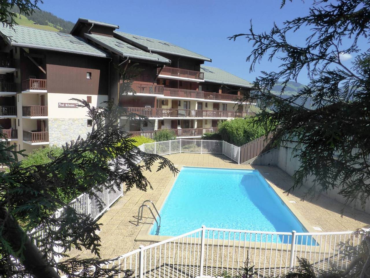 Apartamento entero, Apartamento acogedor con piscina en el corazón de Arêches, Savoie Mont Blanc, para 4 personas in Arêches, Beaufort (Rhône-Alpes)