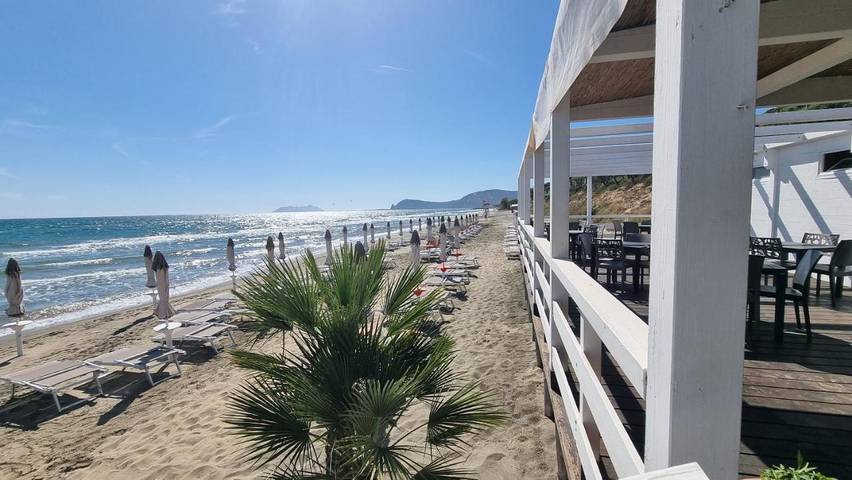 Villa per 7 persone, con Balcone e Terrazza nonché Giardino e Panorama a Fondi