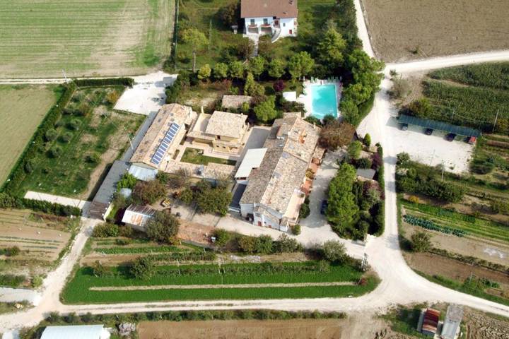 Appartamento per 4 persone, con Balcone e Terrazza nonché Giardino e Piscina a Morrovalle
