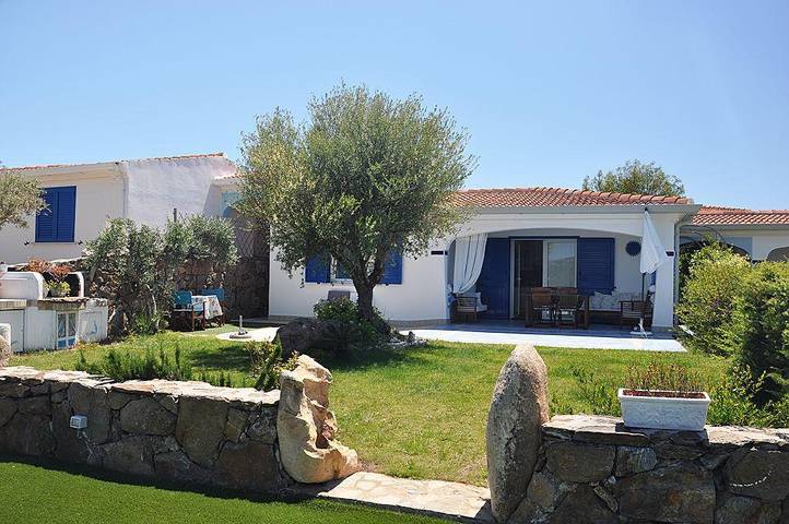 Casa vacanza per 6 persone, con giardino e terrazza in Tanaunella