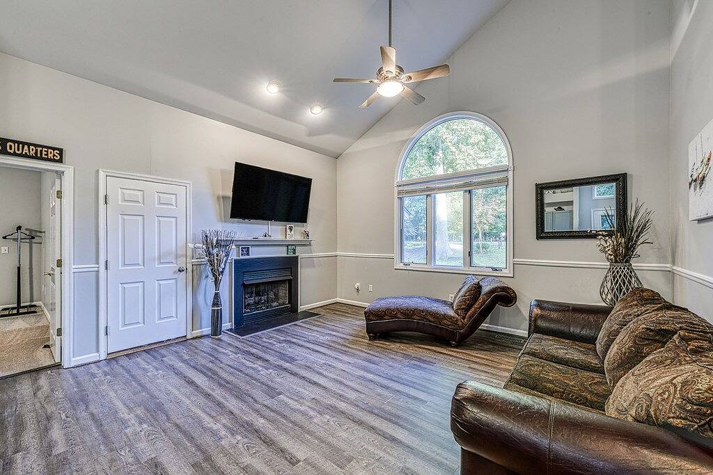 Dog-Friendly Home with Free Wifi, Central Ac, Firepit, & Furnished Deck in Lake Anna