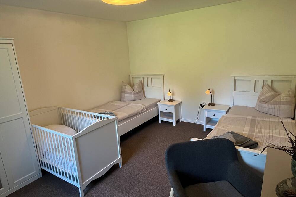 Ganze Wohnung, Ferienwohnung am Düstersee mit Terrasse und Sauna im eigenen Garten in Temmen-Ringenwalde, Barnimerland Region