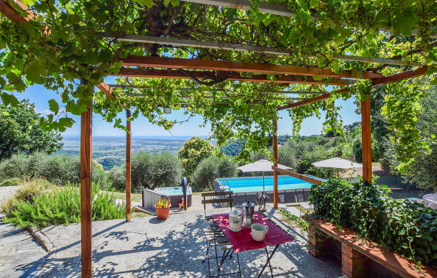 Appartement mit Meerblick, Pool und Parkplatz, 2 km zum Fluss Lucese in Massarosa, Italienische Riviera