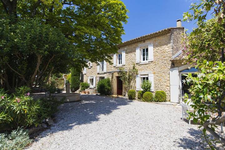 Maison d’hôte pour 2 personnes, avec piscine et jacuzzi ainsi que balcon et jardin
