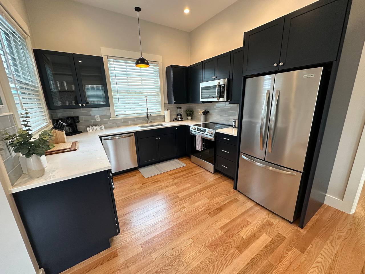 Ganze Wohnung, Brand New Construction! 2 Bed/1 Bath/Private Deck in Newport, Newport County