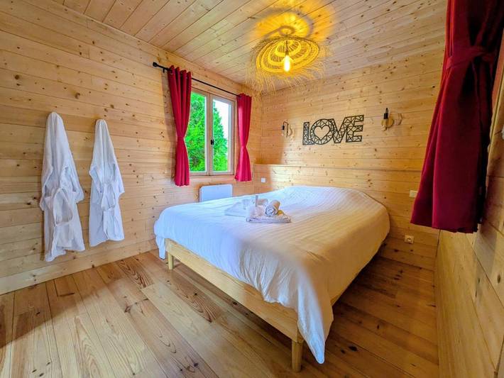 Chalet pour 2 personnes, avec Jacuzzi et Terrasse ainsi que Jardin et Vue dans l' Aube - 4