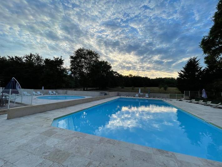 Gîte pour 4 personnes, avec vue ainsi que terrasse et piscine à Tourtoirac - 3
