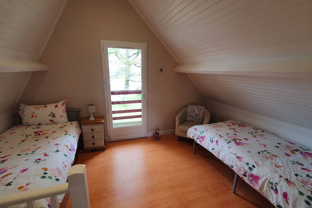 Rural 2 bedroom fully equiped Chalet, 2 of 2, by lake near Chaillac sleeps max 6 in Chaillac, Le Blanc und Umgebung