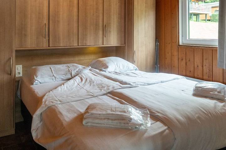 Etoile Comfort 2p - One Bedroom Chalet, Sleeps 2 in Hastière, Regio Namur