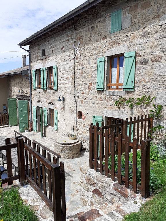 Chambres d'hôtes Gîte "Les Deux Frères" - Dortoir / Les Étoiles in Échandelys, Parc Naturel Régional Livradois-Forez