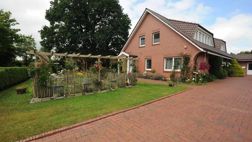 Ferienwohnung für 5 Personen, mit Garten und Sauna sowie Terrasse in Leer und Umgebung - 2