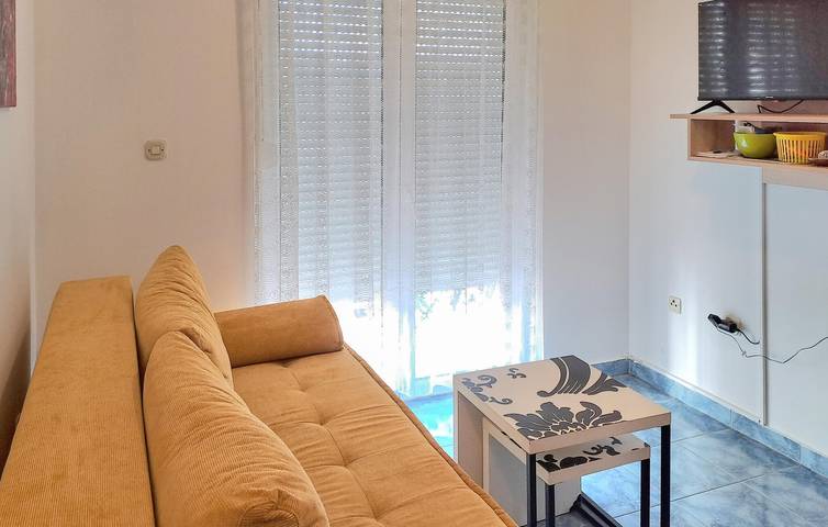 Ganze Ferienwohnung, Gemütliche Wohnung mit Terrasse und WLAN, 1 km vom Strand entfernt! in Klek, Dubrovnik-Neretva