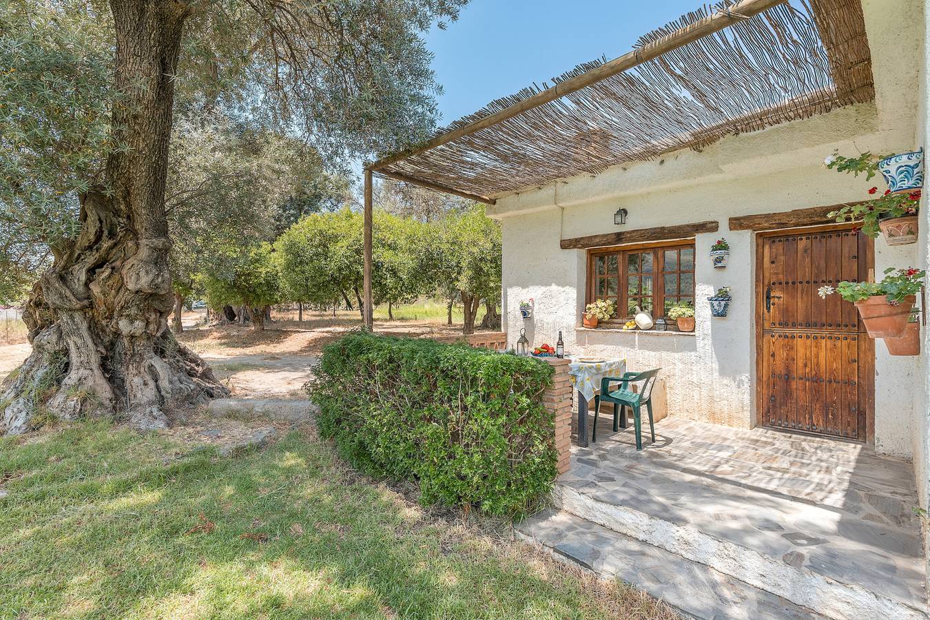 Landhaus 'Lavanda' mit Bergblick, Gemeinschaftspool und Wi-Fi in Órgiva, Granada Provinz