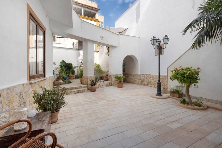 Entire apartment, Apartment 'Superior  Il Cortiletto 21' with Shared Terrace, Wi-Fi and Air Conditioning in Marsala, Trapani Province
