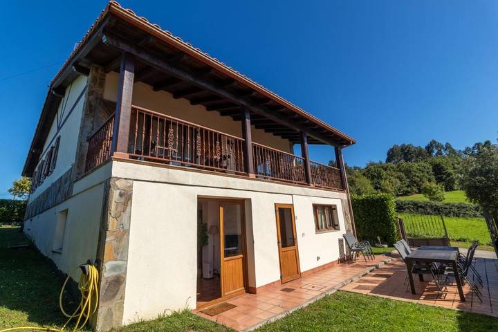 Casa de vacaciones para 14 personas, con balcón y jardín - 1