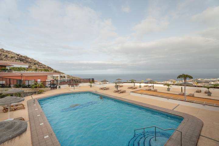 Ganze Wohnung, Ferienwohnung '3 Schlafzimmer Beheizter Pool' mit Meerblick, privater Terrasse & WLAN in Adeje, Teneriffa Süd