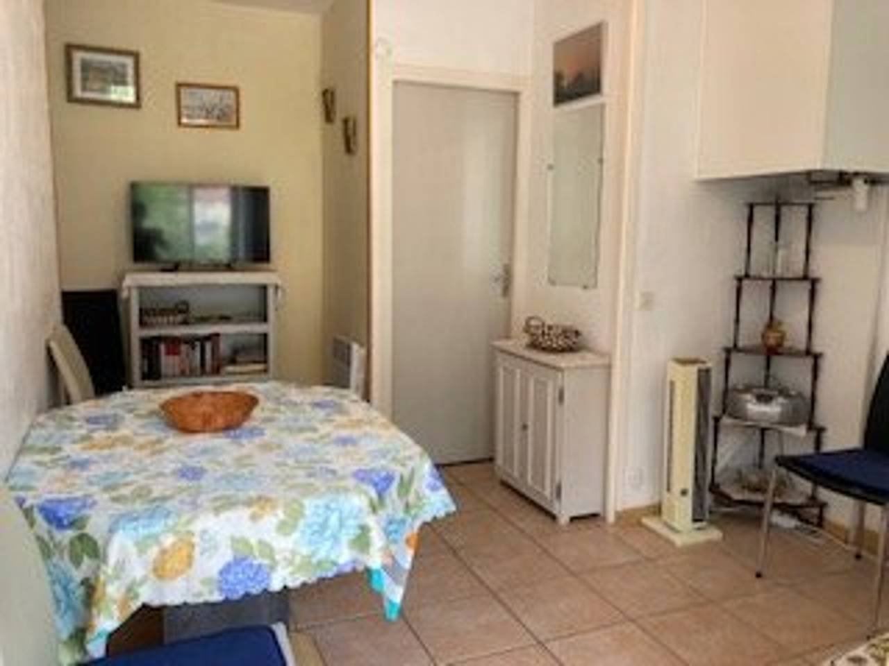 Entire apartment, Comfortable F2 Apartment with Parking and Pets Allowed in Saint-Marsal, Céret region